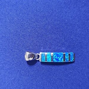 Sterling Silver 925 Blue opal inlay(opal triplet) pendant.